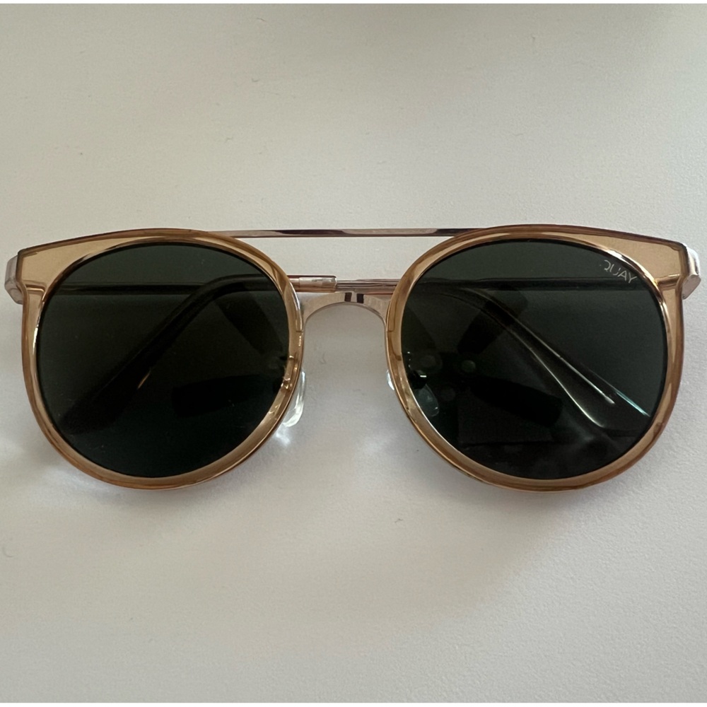 Quay Neutral Plastic and Gold Metal Frames
